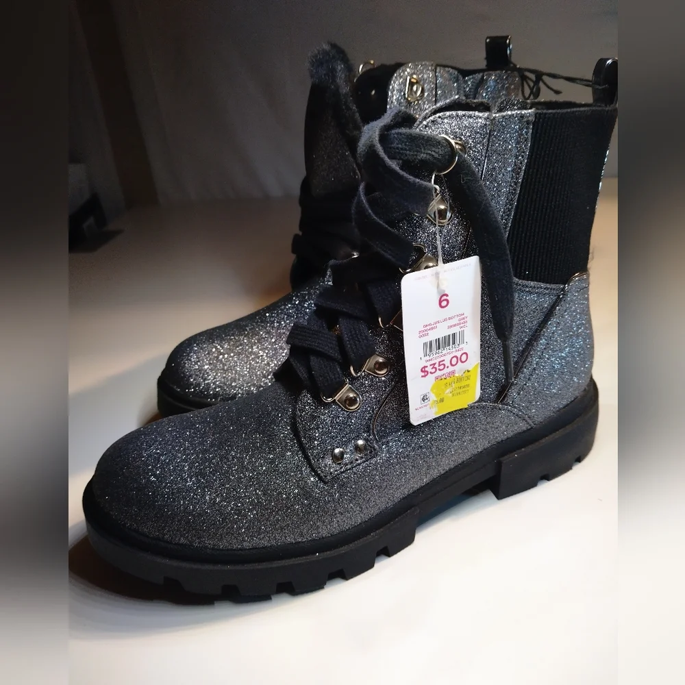 Boots - Picture 4 of 9